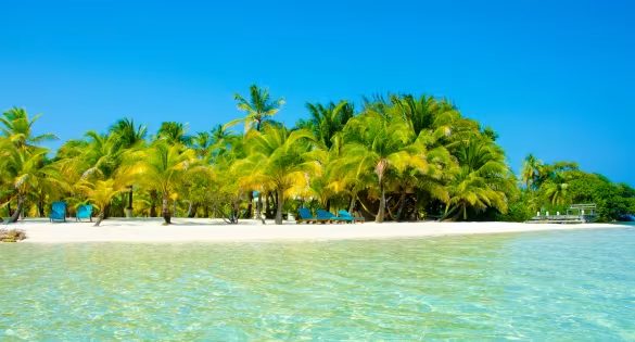 Sailing the cays of Placencia, Belize